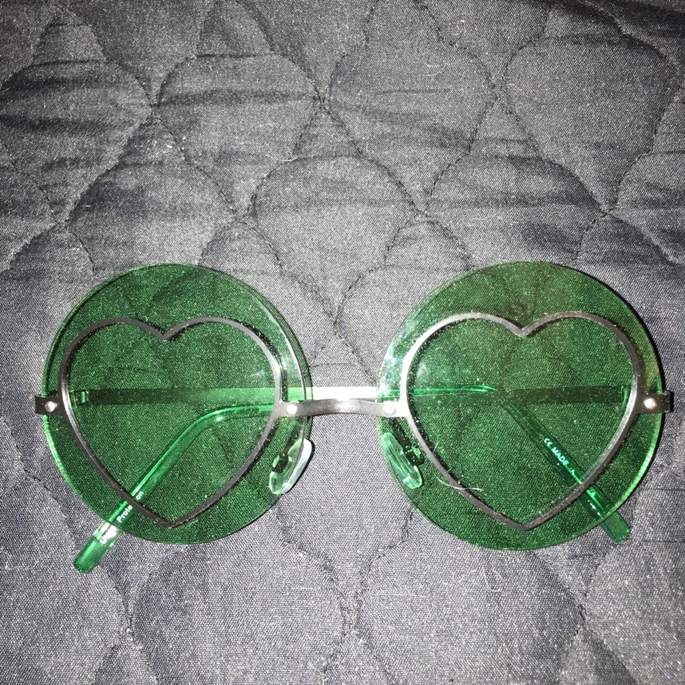 Green Heart Sunnies